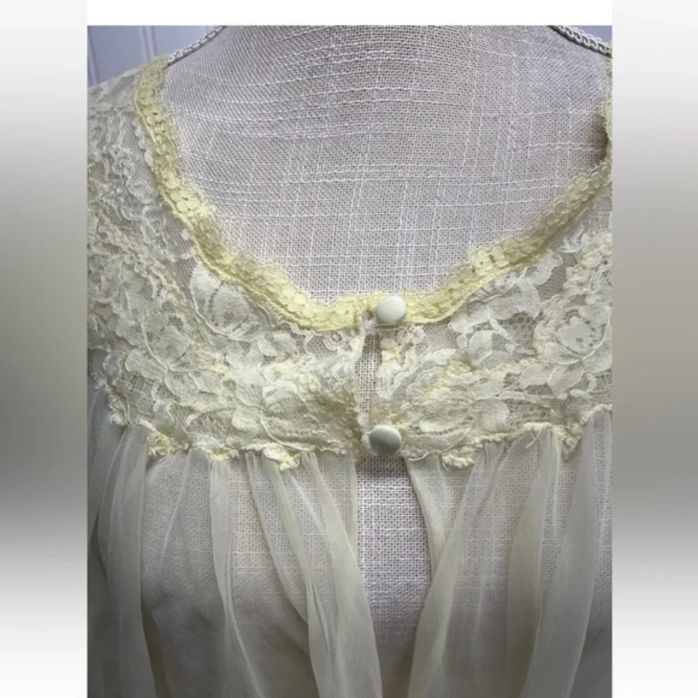 Vtg Lisette By Al Sterling Sheer Nylon Lace Robe yellow  sz M‎